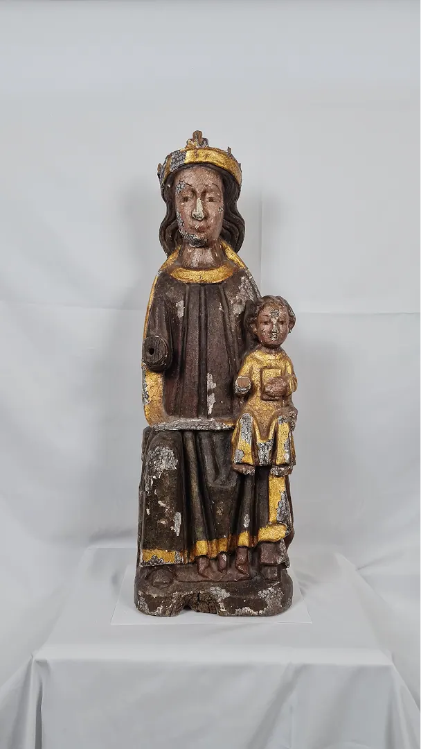 Vierge couronnĂ©e Ă lâEnfant
